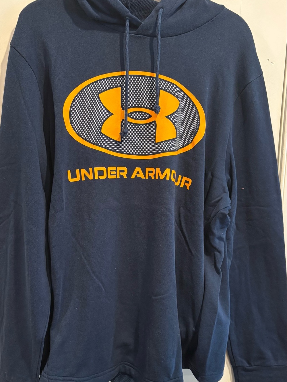 Men’s Under Armour Navy Hoodie. Size XL